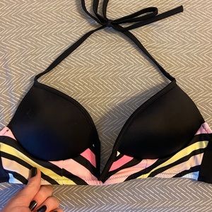 Black Push-up bikini top: PINK